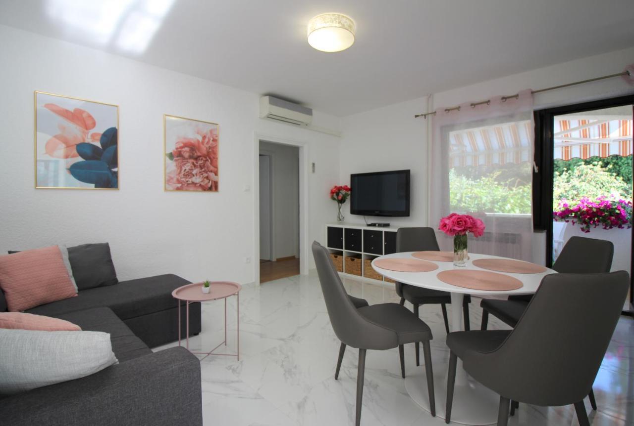 Modern Apartment Sabina With Nice Garden Poreč Exterior foto